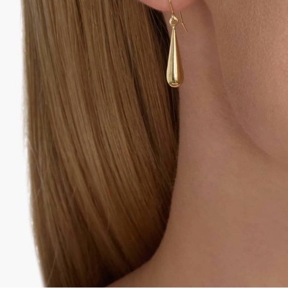 Elegant Gold Teardrop Earrings - Picture 3 of 9